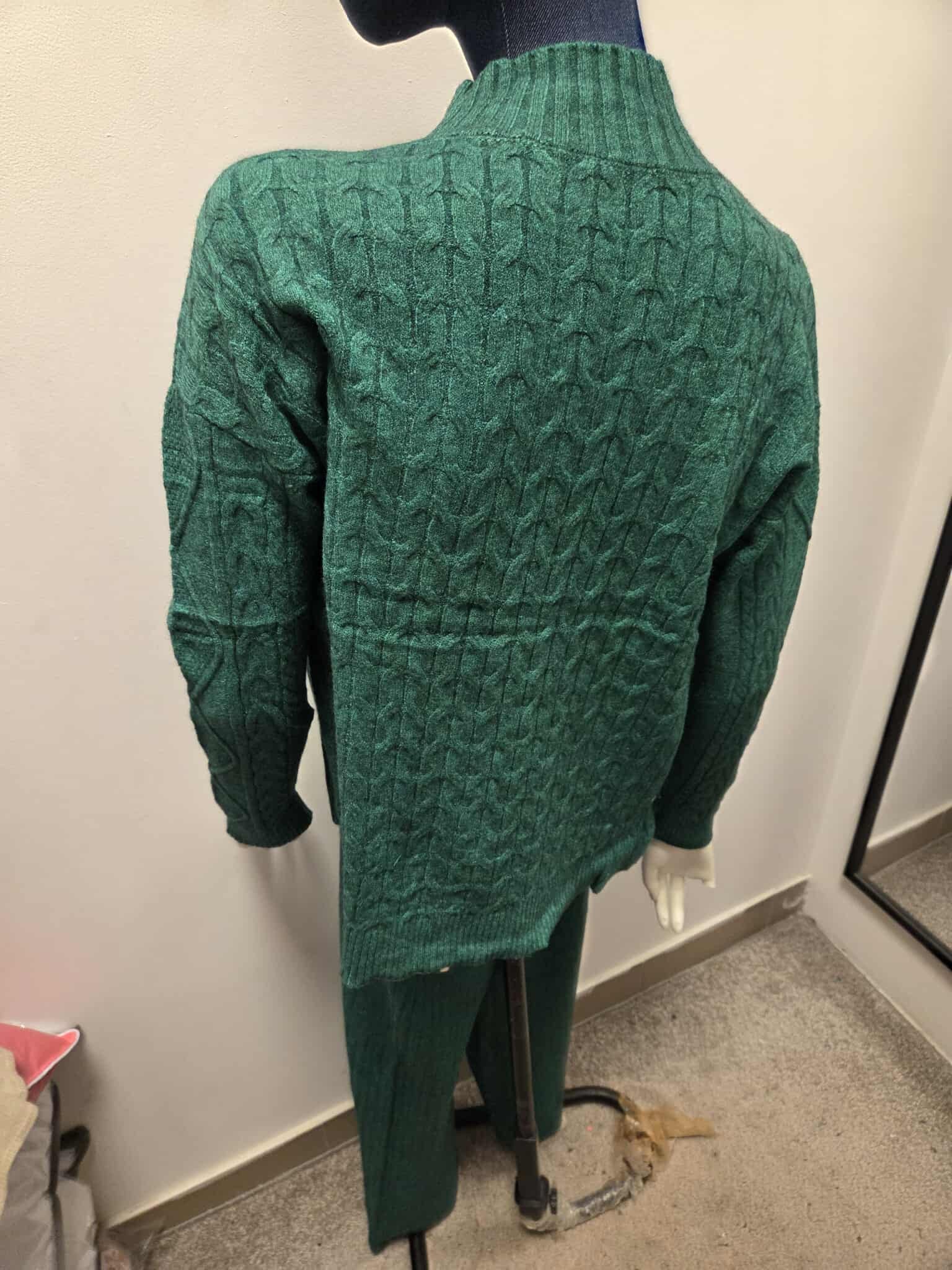 Damski komplet swetrowy z półgolfem: sweter + spodnie